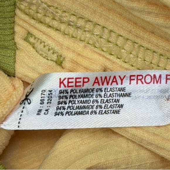 NWT Urban Outfitters “Go For Gold” Seamless cropped tshirt, strawberry combo 🍓 - Picture 8 of 10